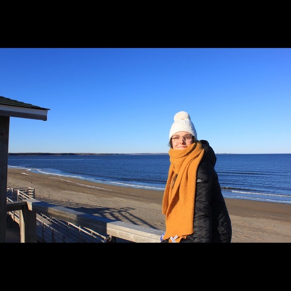 Meet your Posher, Danielle - Picture 1 of 1